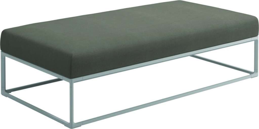 Gloster - Maya Ottomane - fife vesterhav sand - gestell white - 150 x 75 cm - outdoor