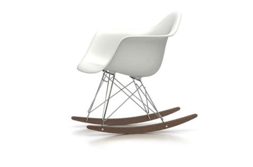 Vitra - RAR Eames Plastic Armchair  - weiß - Gestell verchromt - Kufen Ahorn dunkel - indoor