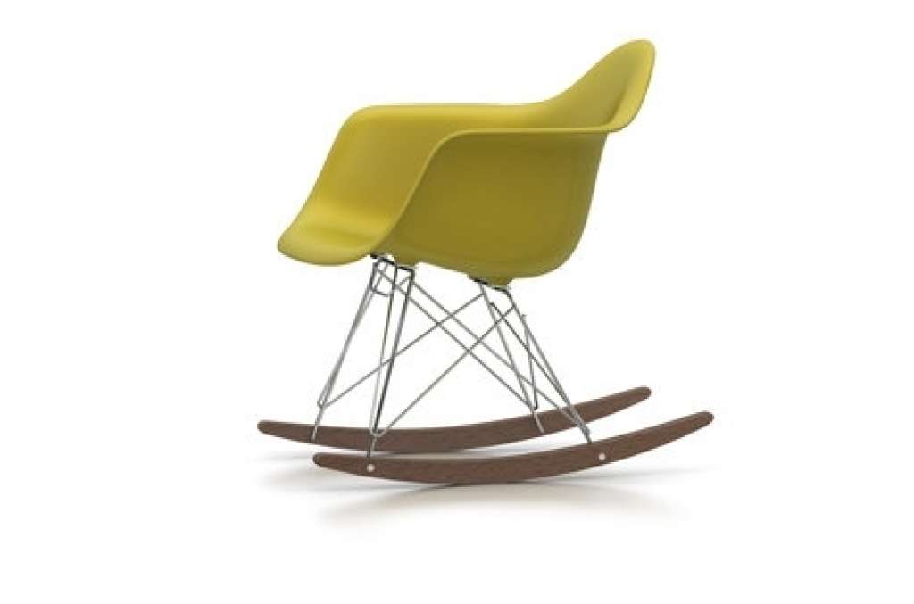 Vitra - RAR Eames Plastic Armchair  - senf - Gestell verchromt - Kufen Ahorn dunkel - indoor