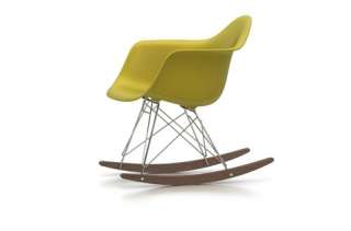 Vitra - RAR Eames Plastic Armchair  - senf - Gestell verchromt - Kufen Ahorn dunkel - indoor