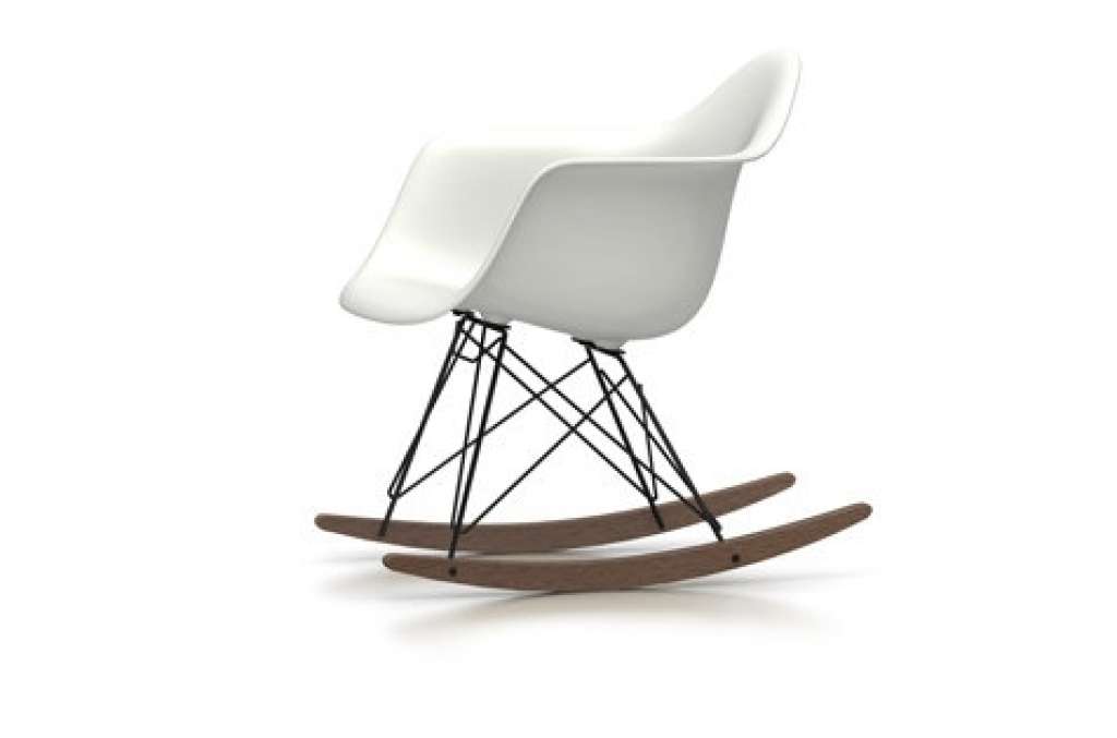Vitra - RAR Eames Plastic Armchair  - weiß - Gestell beschichtet - Kufen Ahorn dunkel - indoor