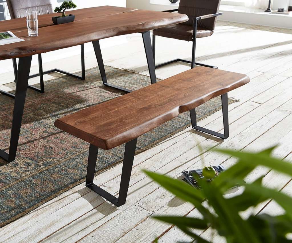 DELIFE Sitzbank Live-Edge 135x40 Akazie Braun Gestell schräg schwarz Baumkante, Bänke, Baumkantenmöbel, Massivholzmöbel, Massivholz, Baumkante, Wolf Live Edge