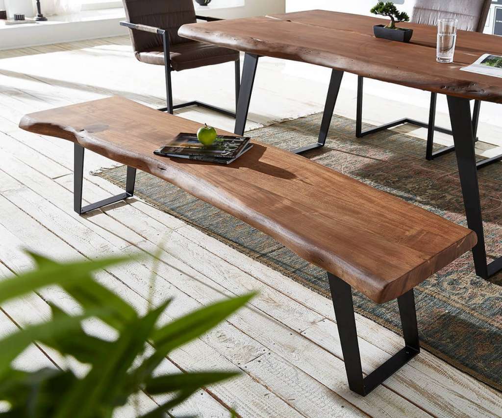 DELIFE Sitzbank Live-Edge 295x40 Akazie Braun Gestell schräg schwarz Baumkante, Bänke, Baumkantenmöbel, Massivholzmöbel, Massivholz, Baumkante, Wolf Live Edge