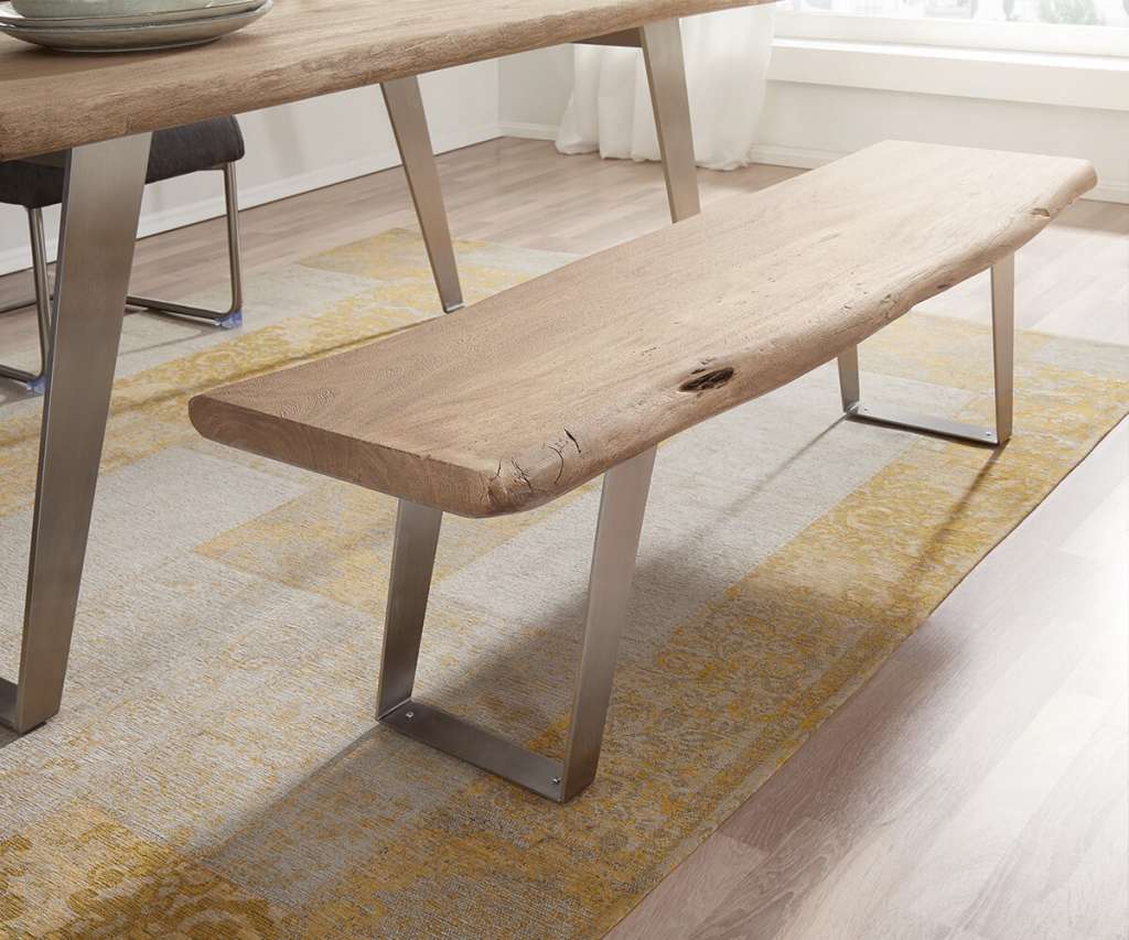 DELIFE Sitzbank Live-Edge 135x40 Akazie Champagner Gestell schräg, Bänke, Baumkantenmöbel, Massivholzmöbel, Massivholz, Baumkante, Wolf Live Edge