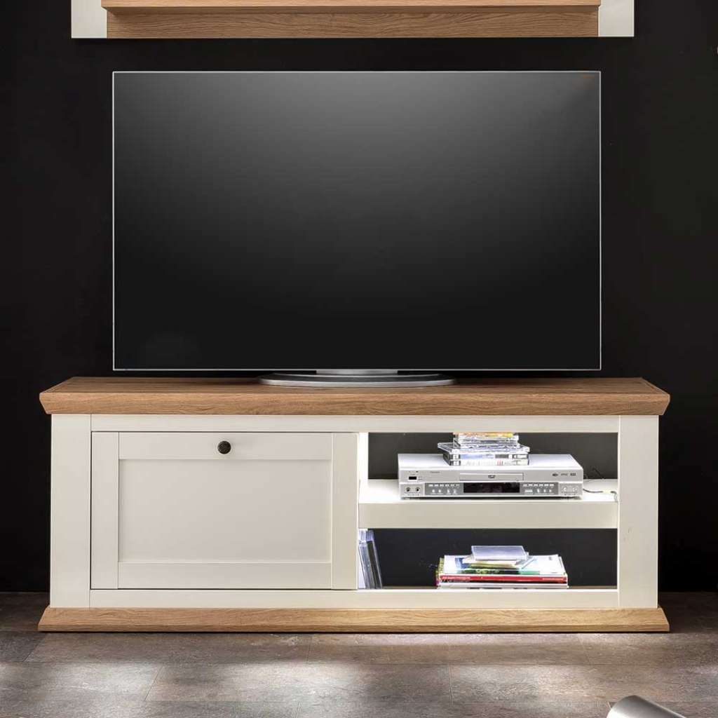 Fernsehmöbel in Eichefarben und Weiß Landhausstil