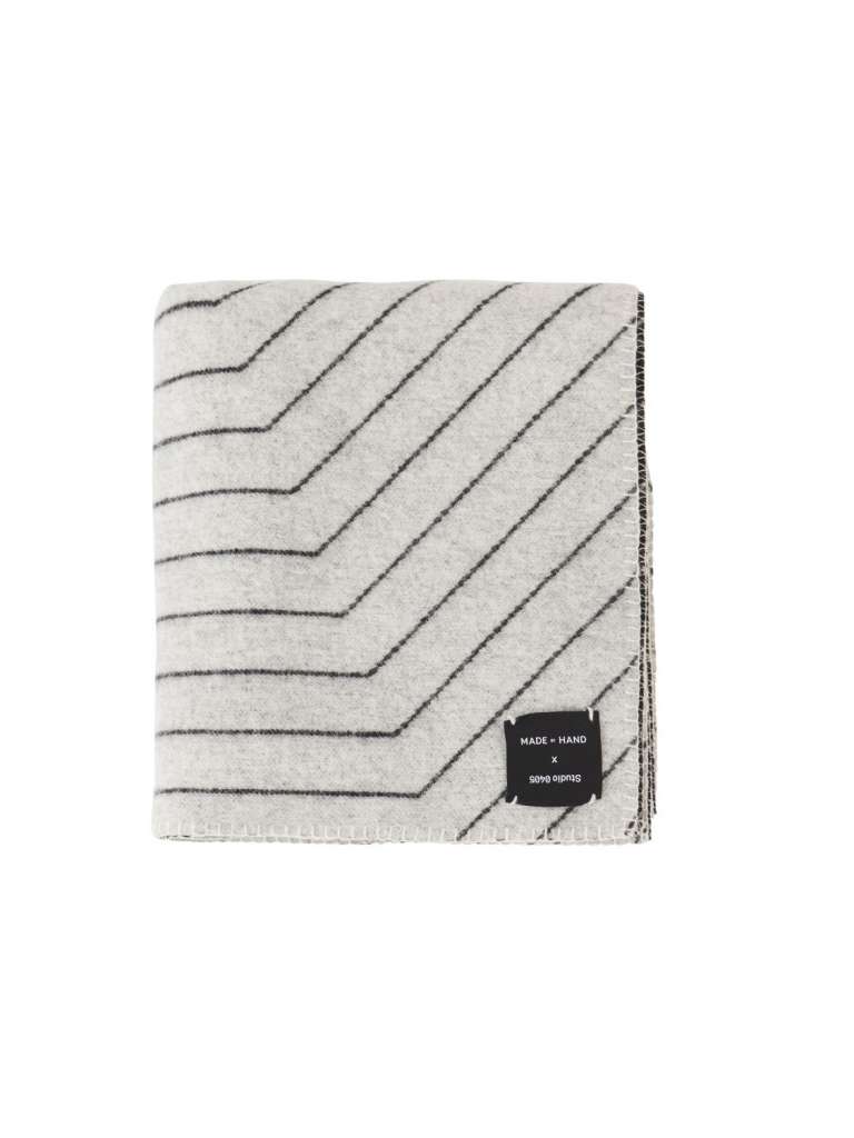 Made By Hand - PINSTRIPE THROW Decke - black - indoor