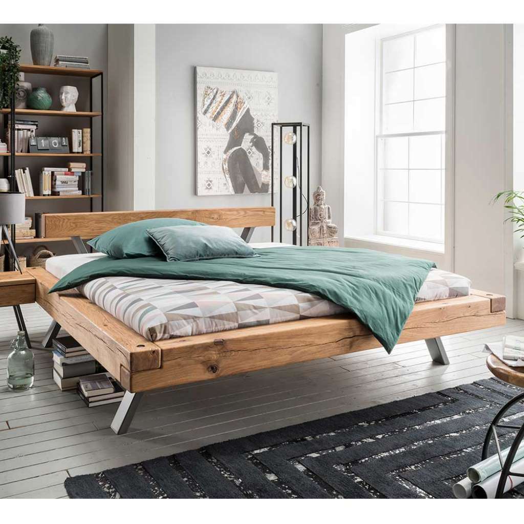 Massives Balkenbett aus Wildeiche geölt modern