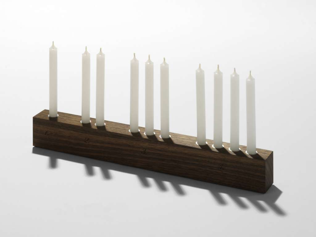 SIDE by SIDE - Adventsleuchter Countdown - Nussbaum - indoor