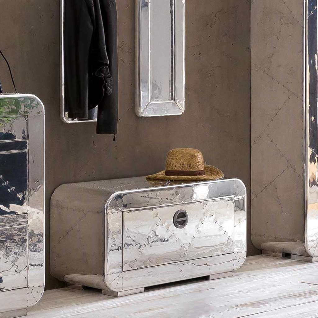 Kleiner Schuhschrank im Industriedesign Aluminium beschlagen