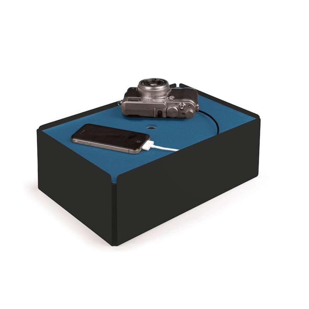 Konstantin Slawinski - Charge Box - blaues Leder - schwarz - indoor