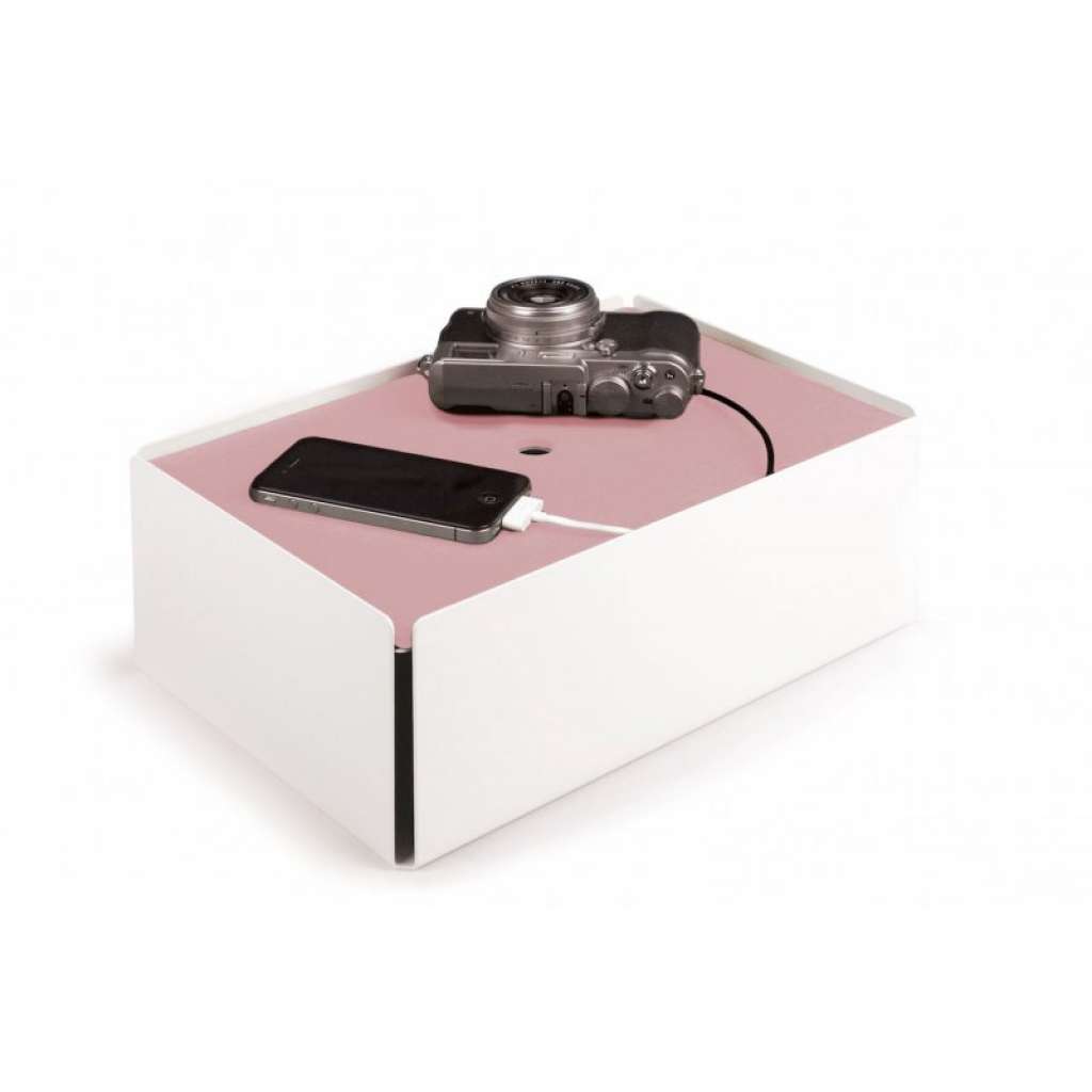 Konstantin Slawinski - Charge Box - rosa Leder - weiß - indoor