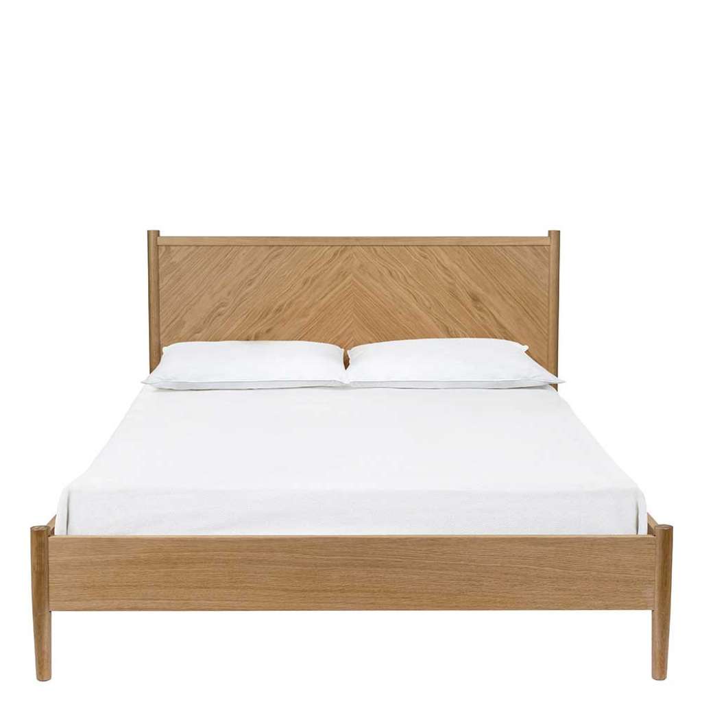 Bett Eiche furniert und lackiert Mittelsteg