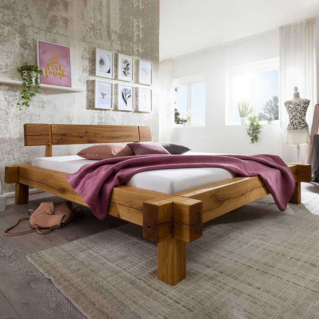 Balkenholzbett aus Wildeiche Massivholz rustikalen Landhaus Design