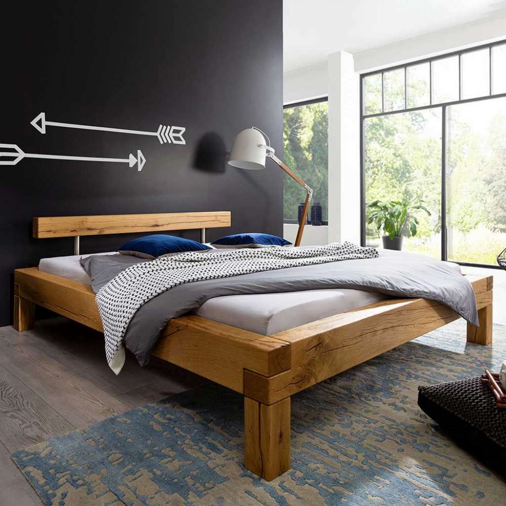 Balkenholzbett aus Wildeiche Massivholz rustikalen Landhaus Design