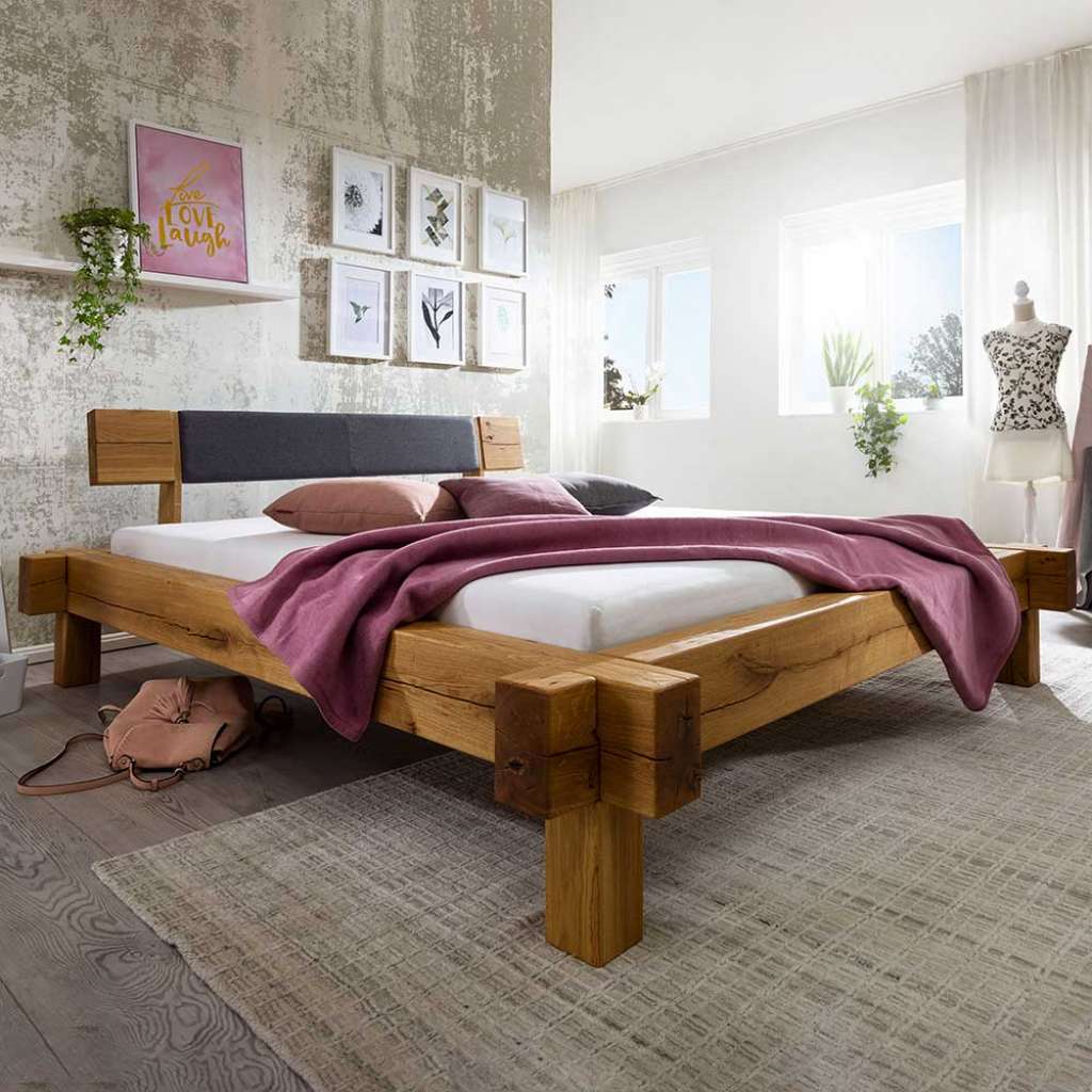 Balken Holzbett aus Wildeiche Massivholz rustikalen Landhaus Design