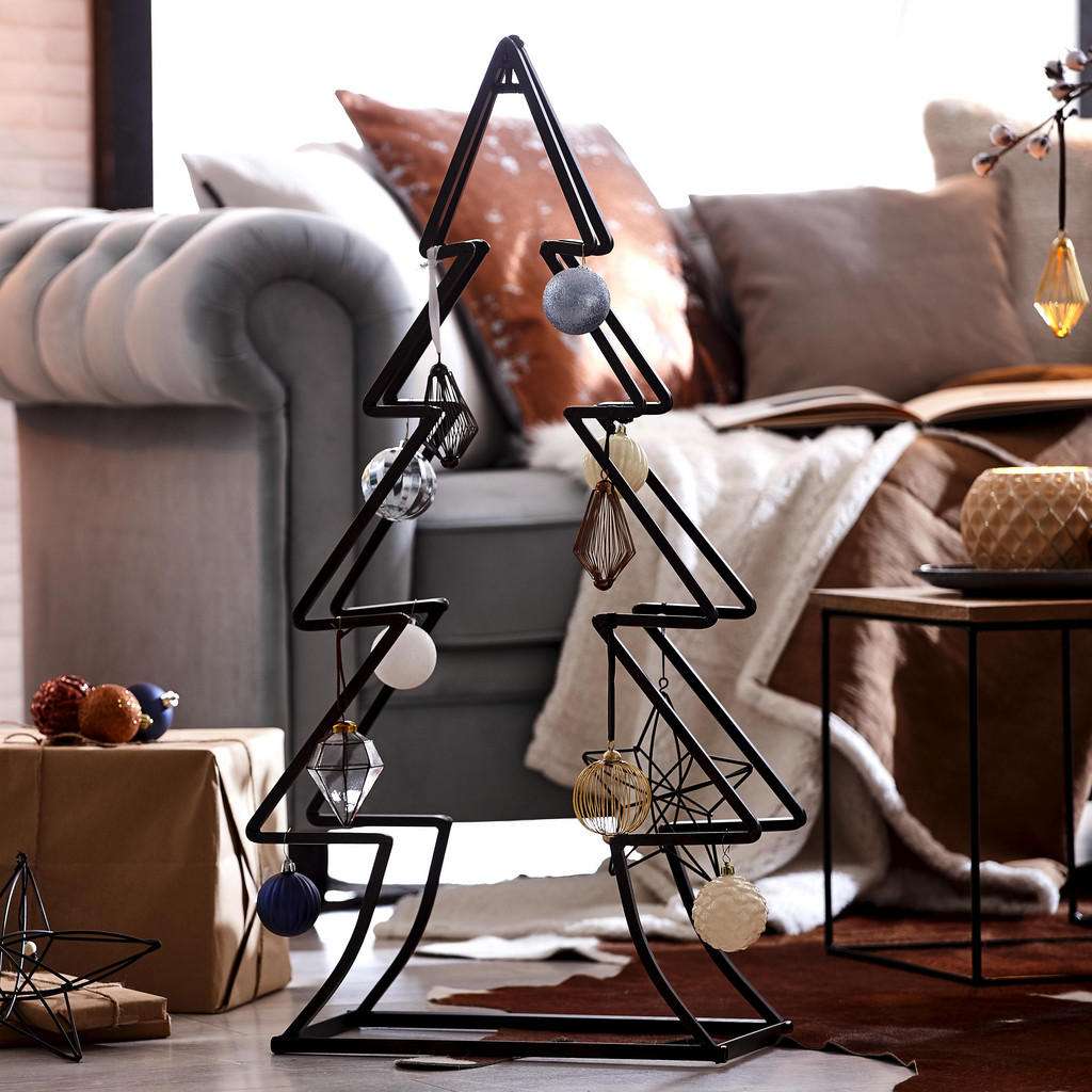 KAMINHOLZSTÄNDER IN BAUMFORM Metall