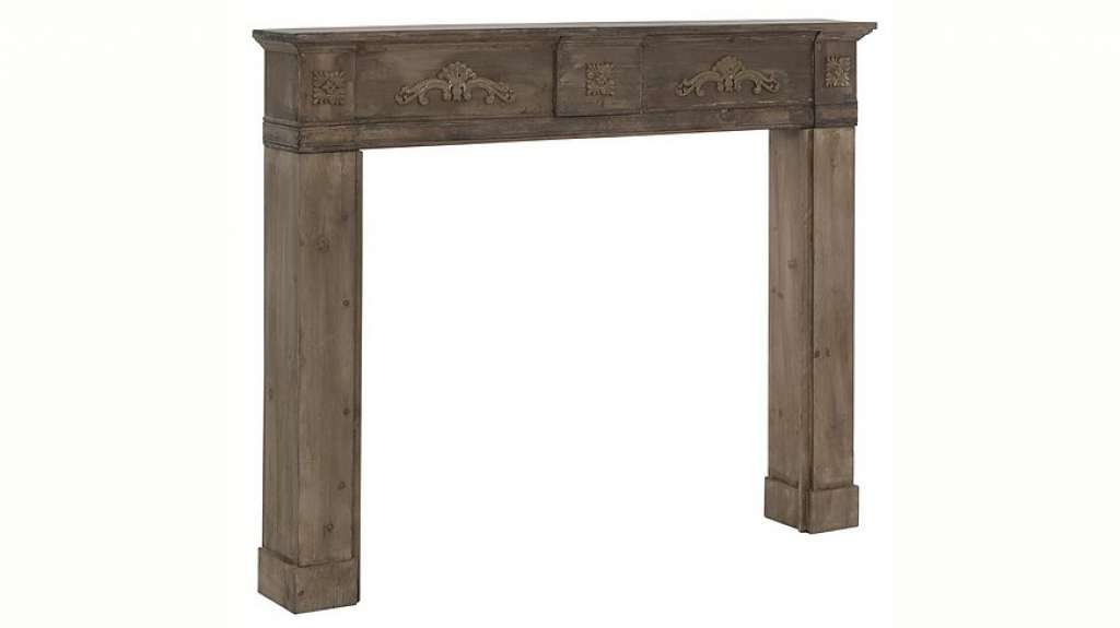 Kaminumbauschrank mit verspielten Ornamenten