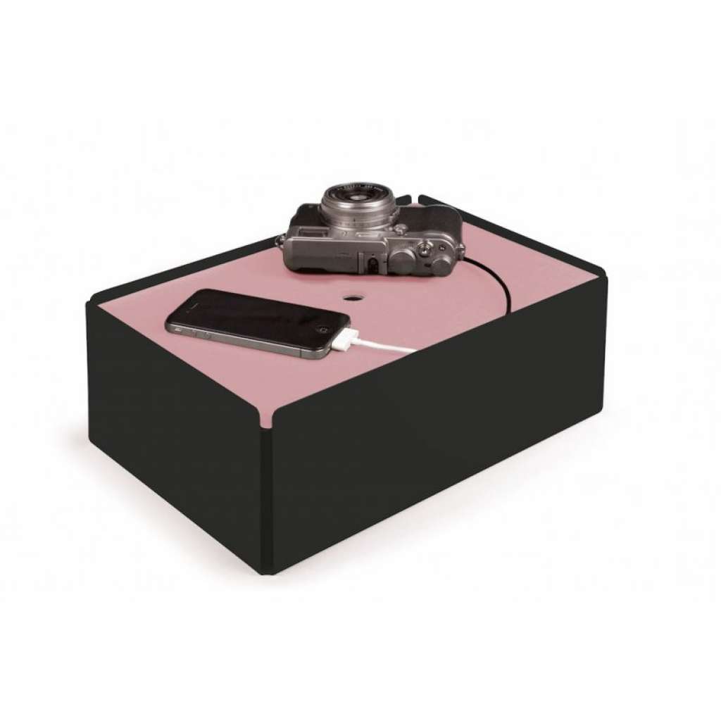 Konstantin Slawinski - Charge Box - rosa Leder - schwarz - indoor