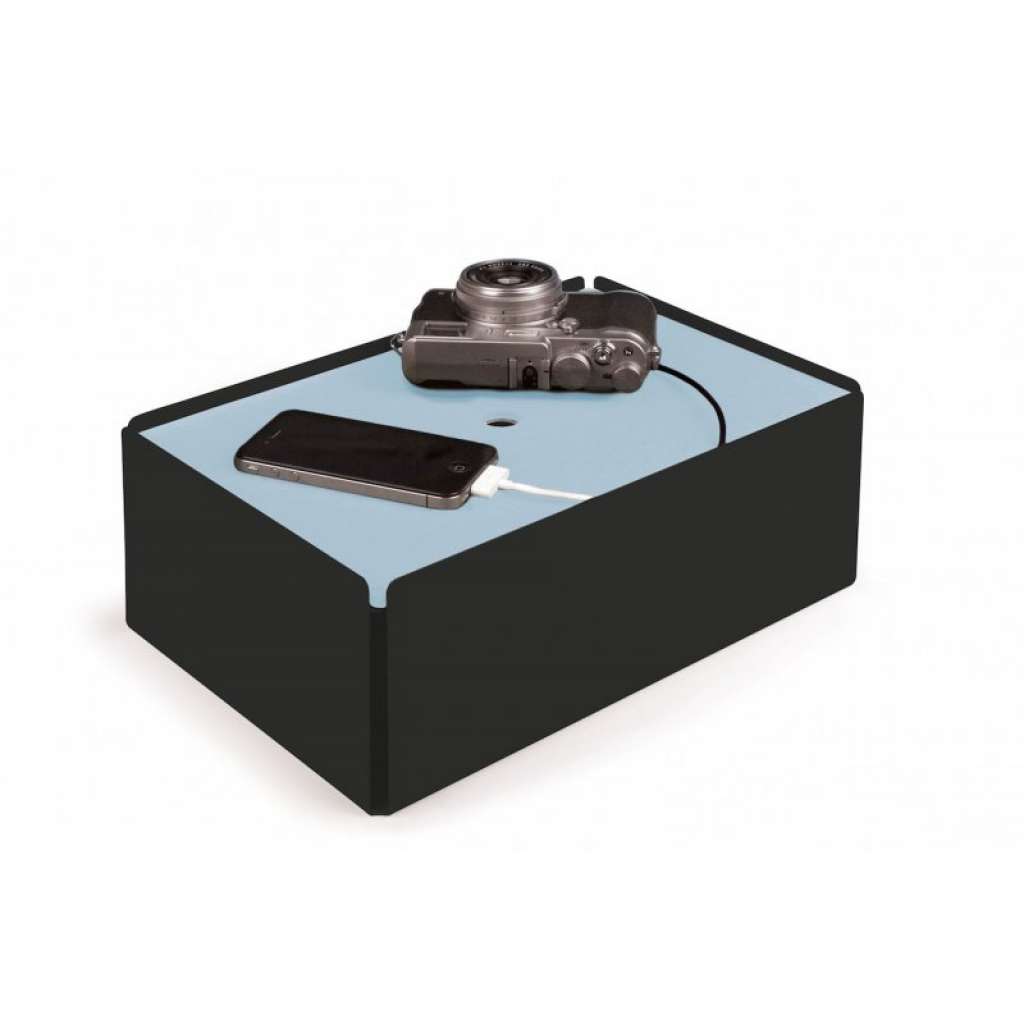 Konstantin Slawinski - Charge Box - hellblaues Leder - schwarz - indoor