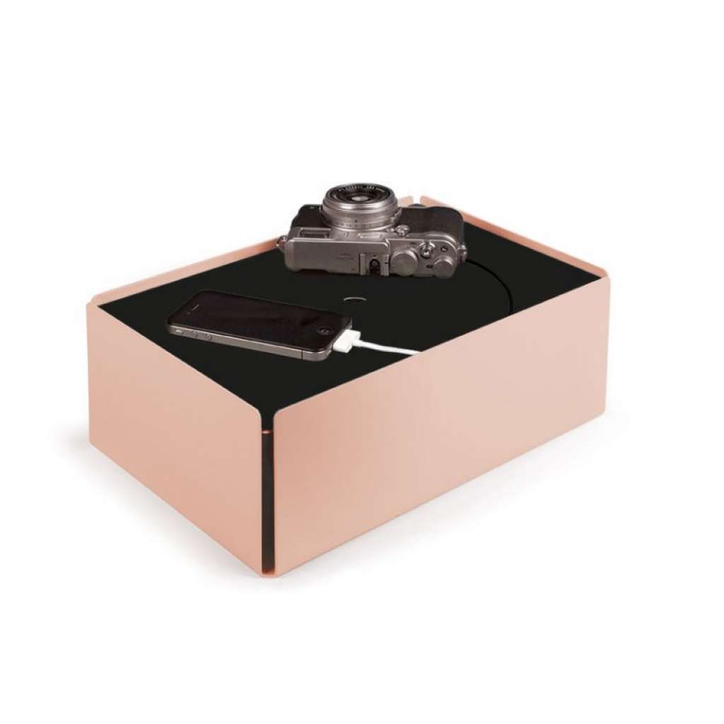 Konstantin Slawinski - Charge Box - schwarzer Filz - beige rot - indoor