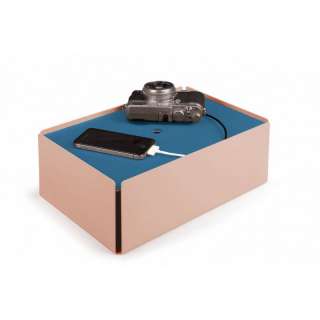 Konstantin Slawinski - Charge Box - blaues Leder - beige rot - indoor