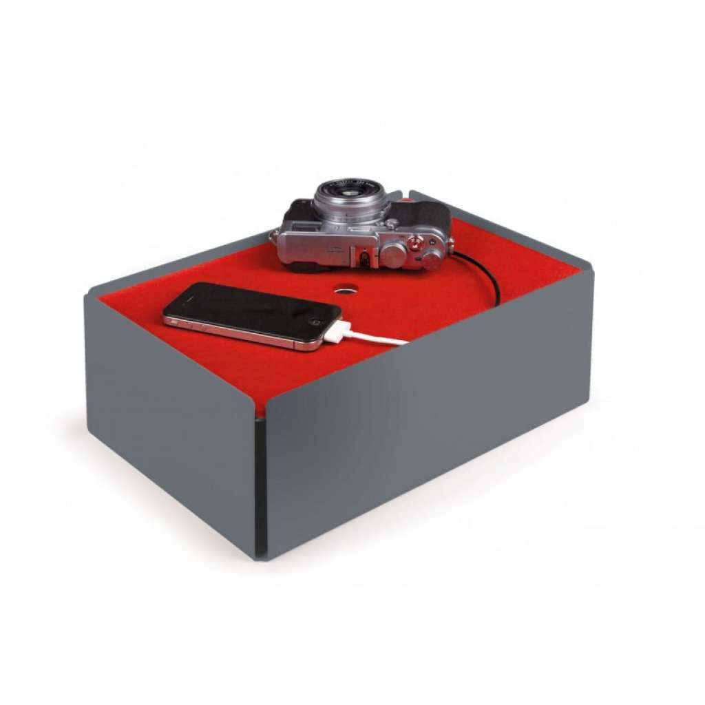 Konstantin Slawinski - Charge Box - Filz rot - fehgrau - indoor