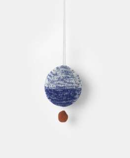 ferm LIVING - Ball knitted Spieluhr - blau - indoor