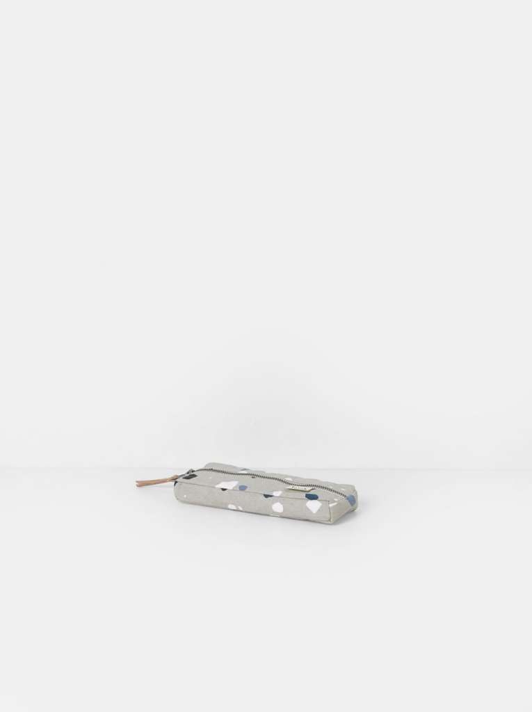 ferm LIVING - Terrazzo Federmäppchen - grau - indoor