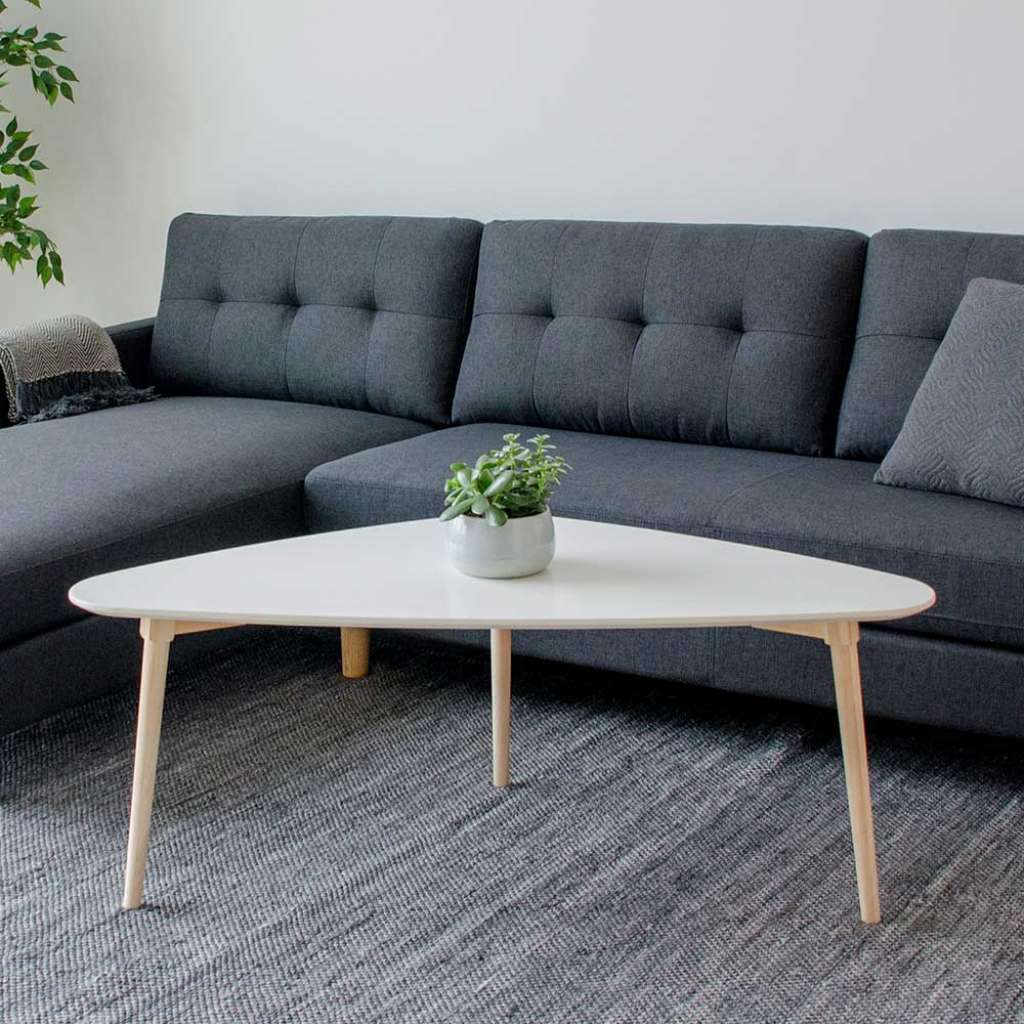 Dreieckiger Couchtisch in Weiß Skandi Design