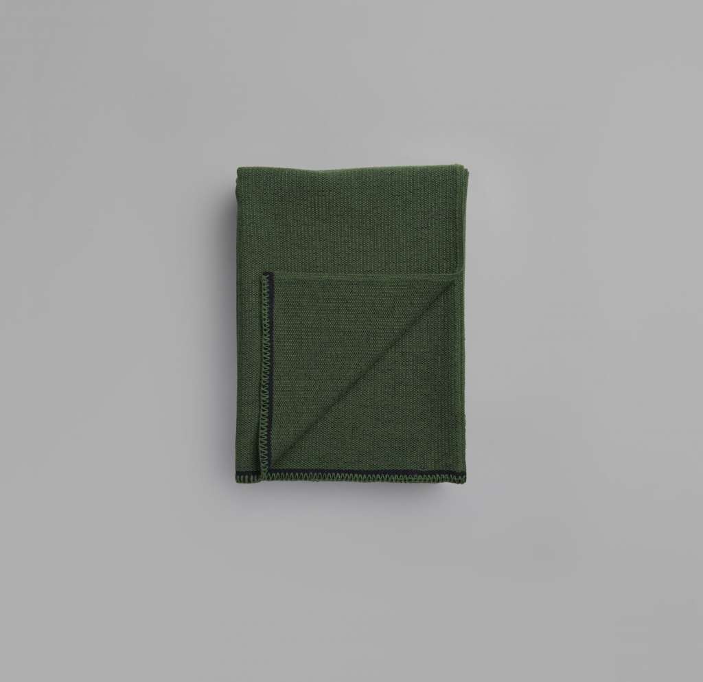 Roros Tweed - Picnic Decke - Deep moss green - indoor