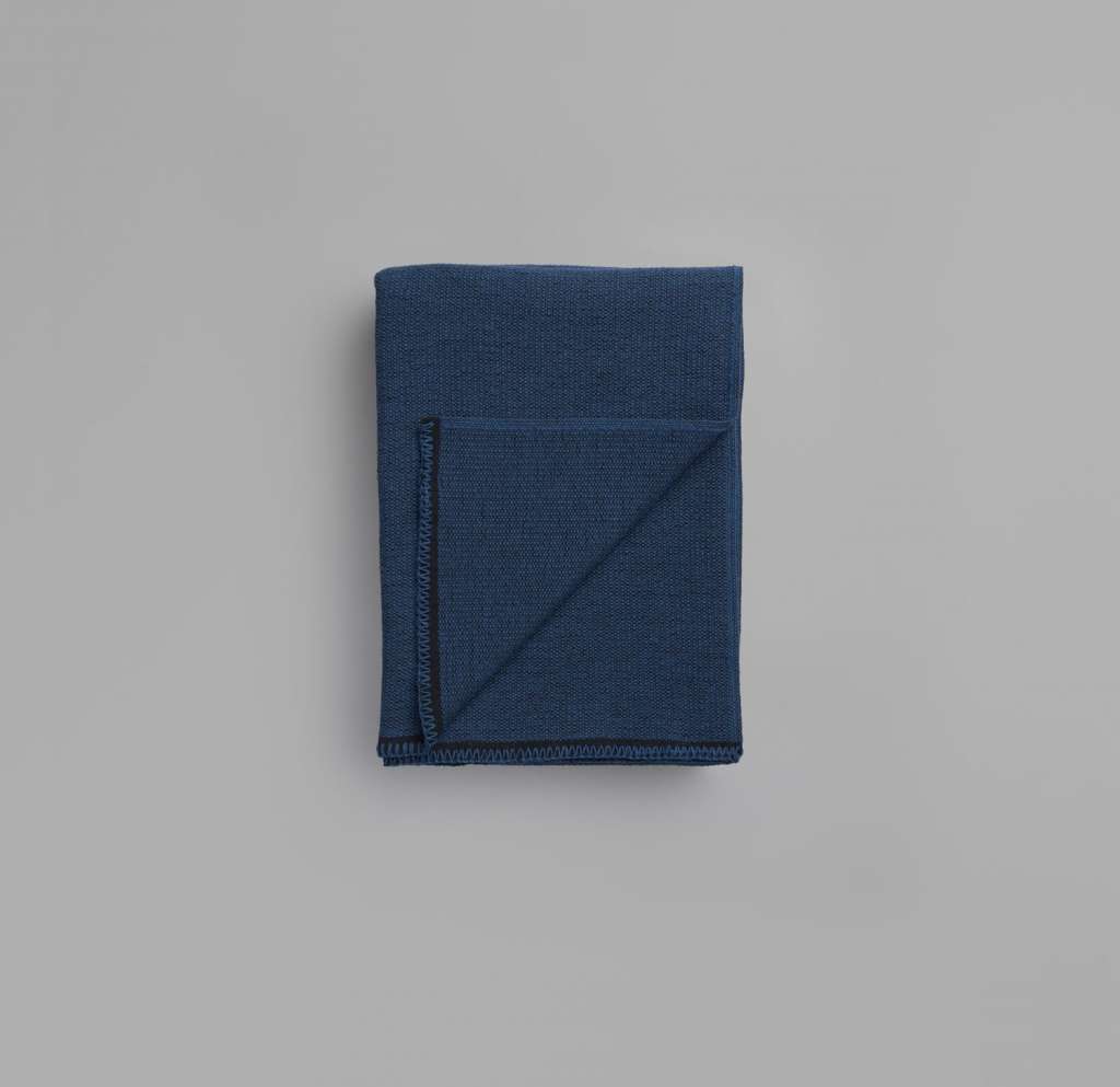 Roros Tweed - Picnic Decke - Dark petrol - indoor