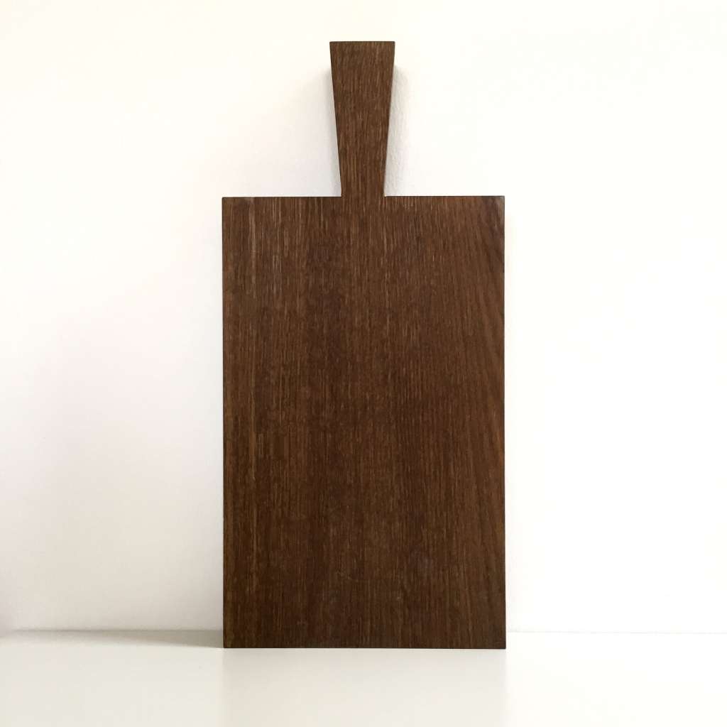 Raumgestalt - Brett mit Griff - dick - Eiche dunkel geölt - indoor