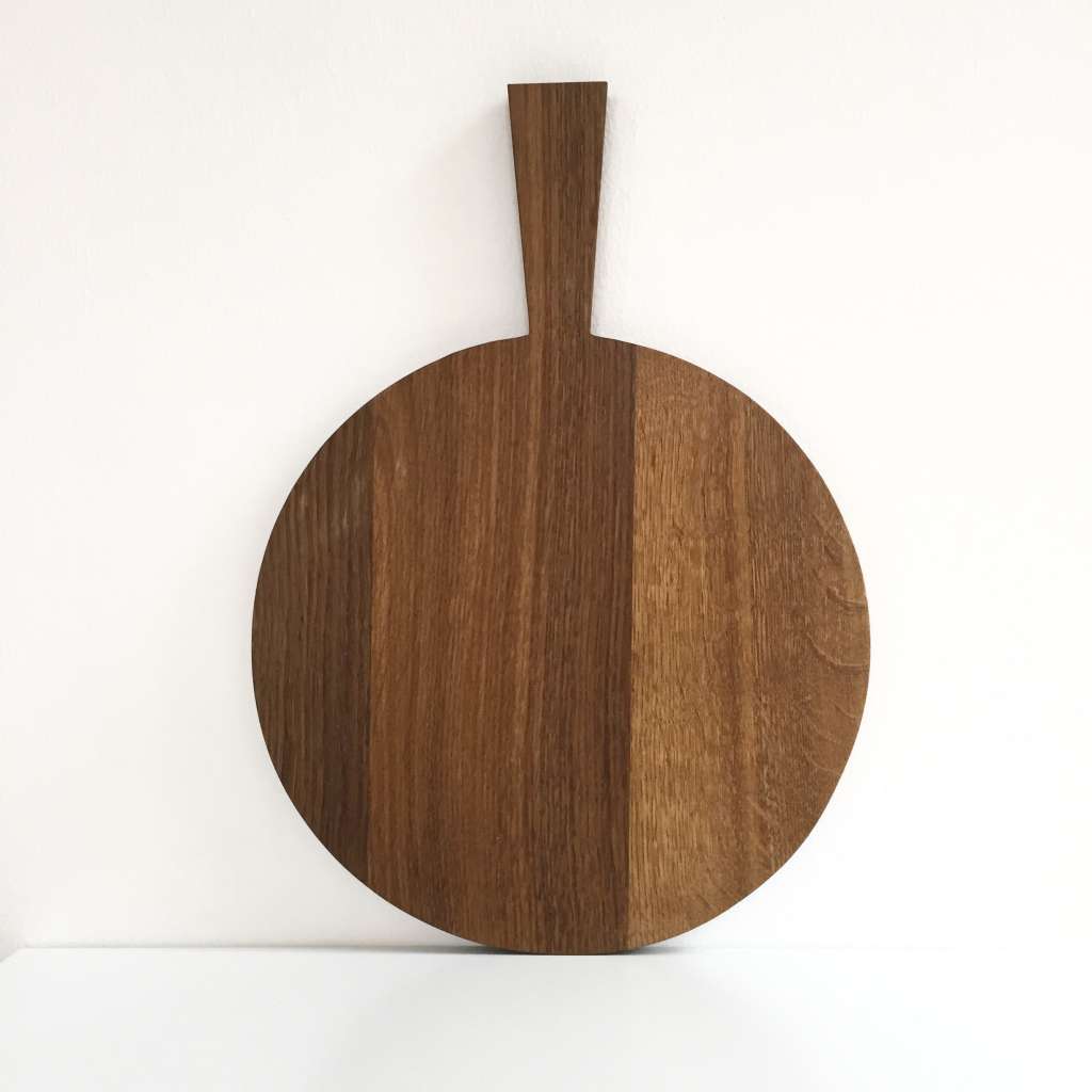 Raumgestalt - Brett mit Griff - rund - Eiche dunkel geölt - indoor