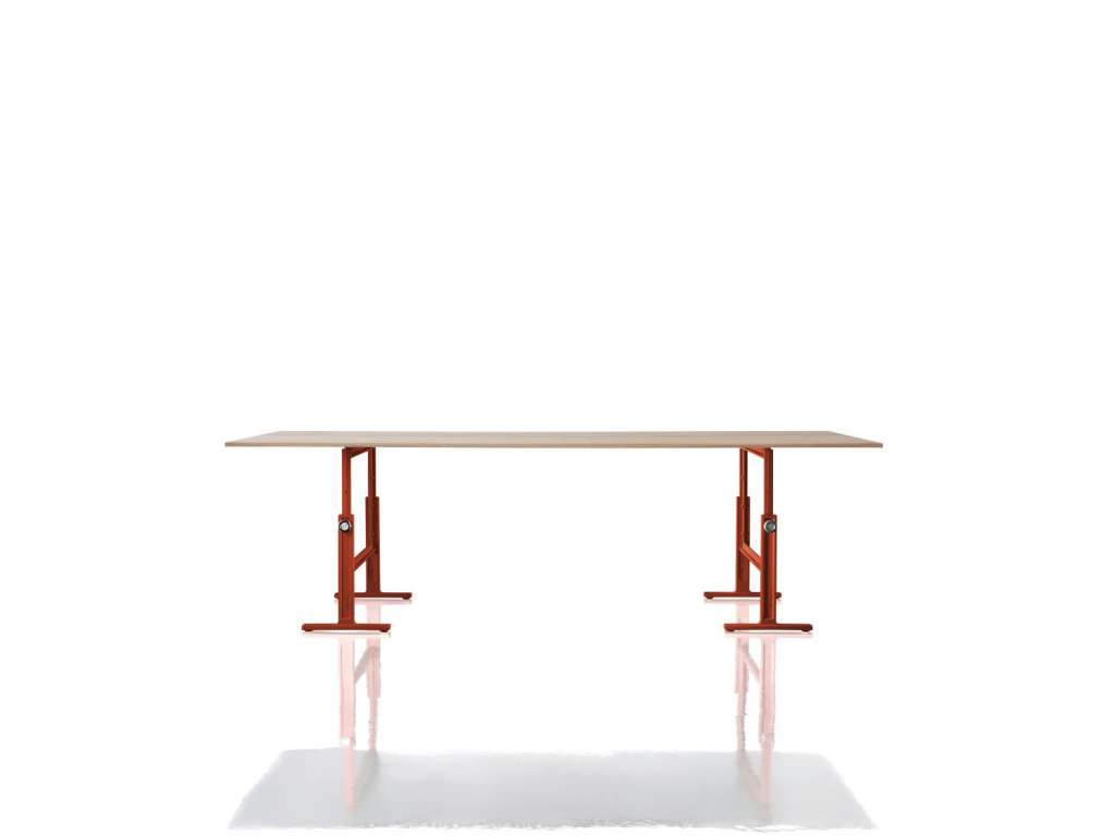 Magis - Brut Tisch Trestle - Eiche naturfarben/rot - indoor