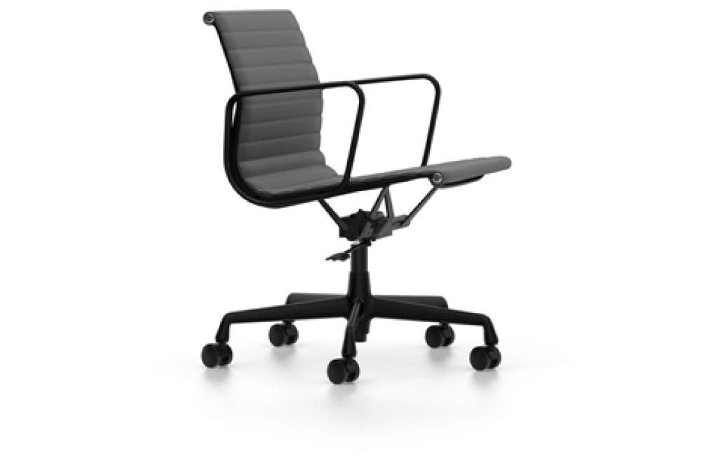 Vitra - Aluminium Chair EA 117, Untergestell verchromt, weiche Rollen für harte Böden - Hopsak - 05 dunkelgrau - indoor