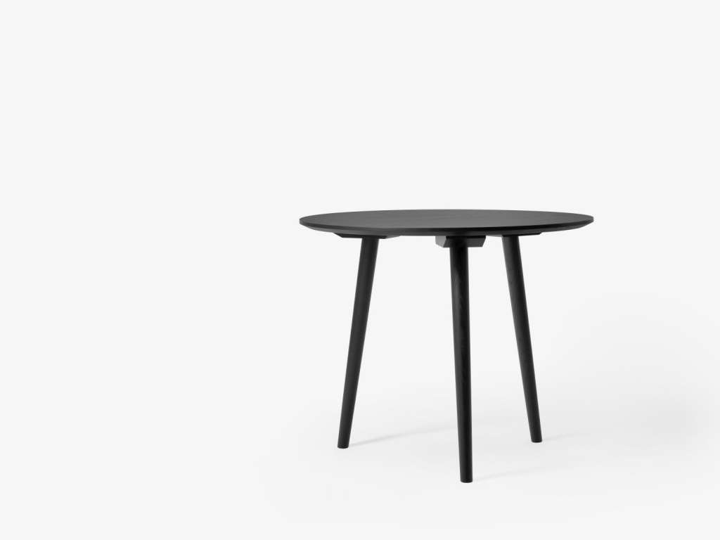 andTRADITION - In Between Tisch rund SK3 & SK4 - Black Lacquered Oak - indoor