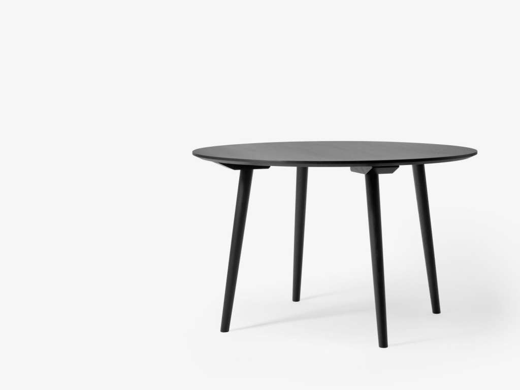andTRADITION - In Between Tisch rund SK3 & SK4 - Black Lacquered Oak - indoor