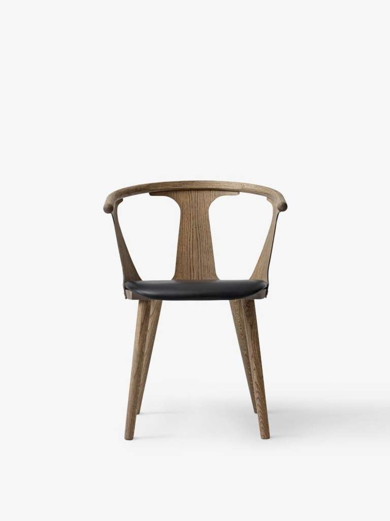 andTRADITION - In Between SK2 Stuhl - Black Silk Leather/Smoked Oiled Oak - indoor