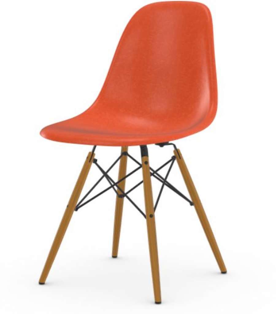 Vitra - Eames Fiberglass Side Chair DSW, Gestell Esche honigfarben, Filzgleiter Hartboden - 03 Eames Red Orange - indoor