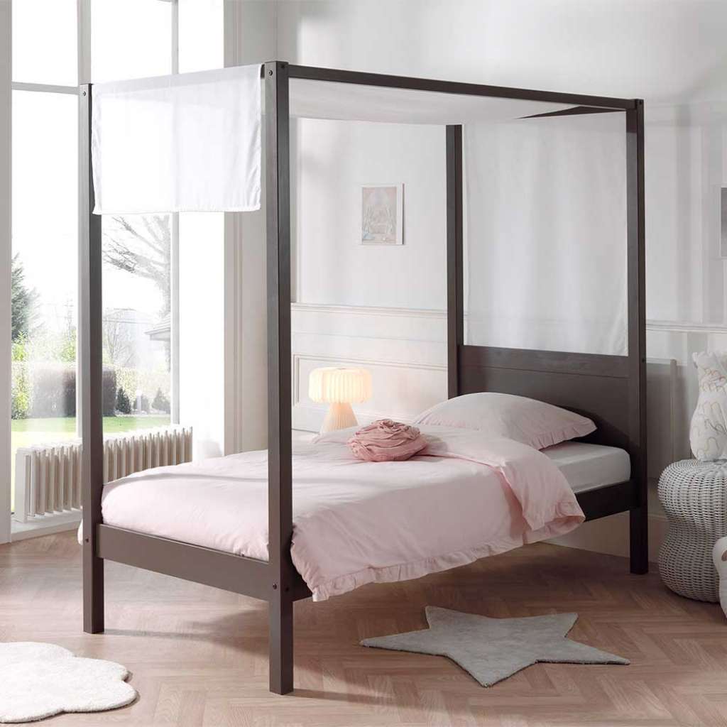 Himmelbett in Taupe und Weiß modern