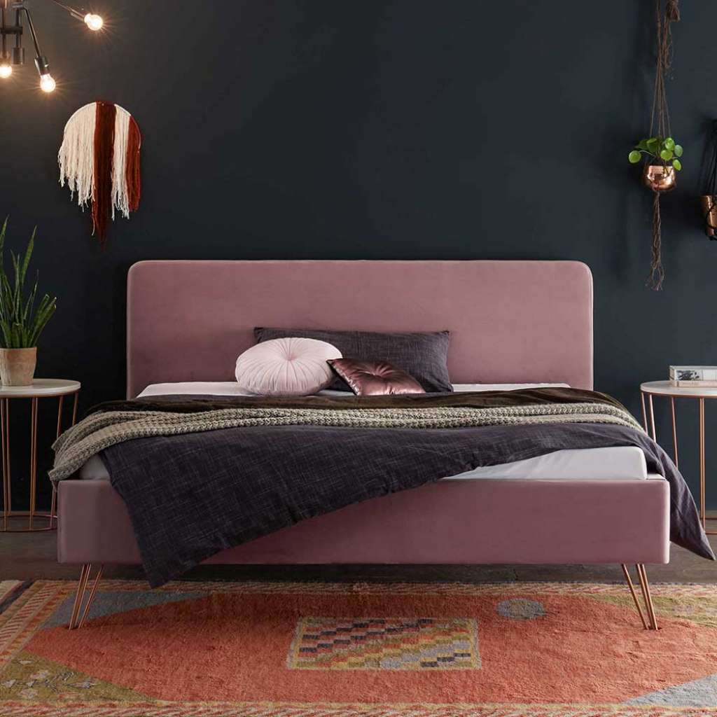 Designbett in Rosa Samt 4-Fuß Metallgestell in Kupferfarben
