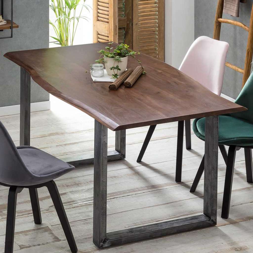 Baumkanten Tisch aus Akazie Massivholz und Stahl 160 cm breit