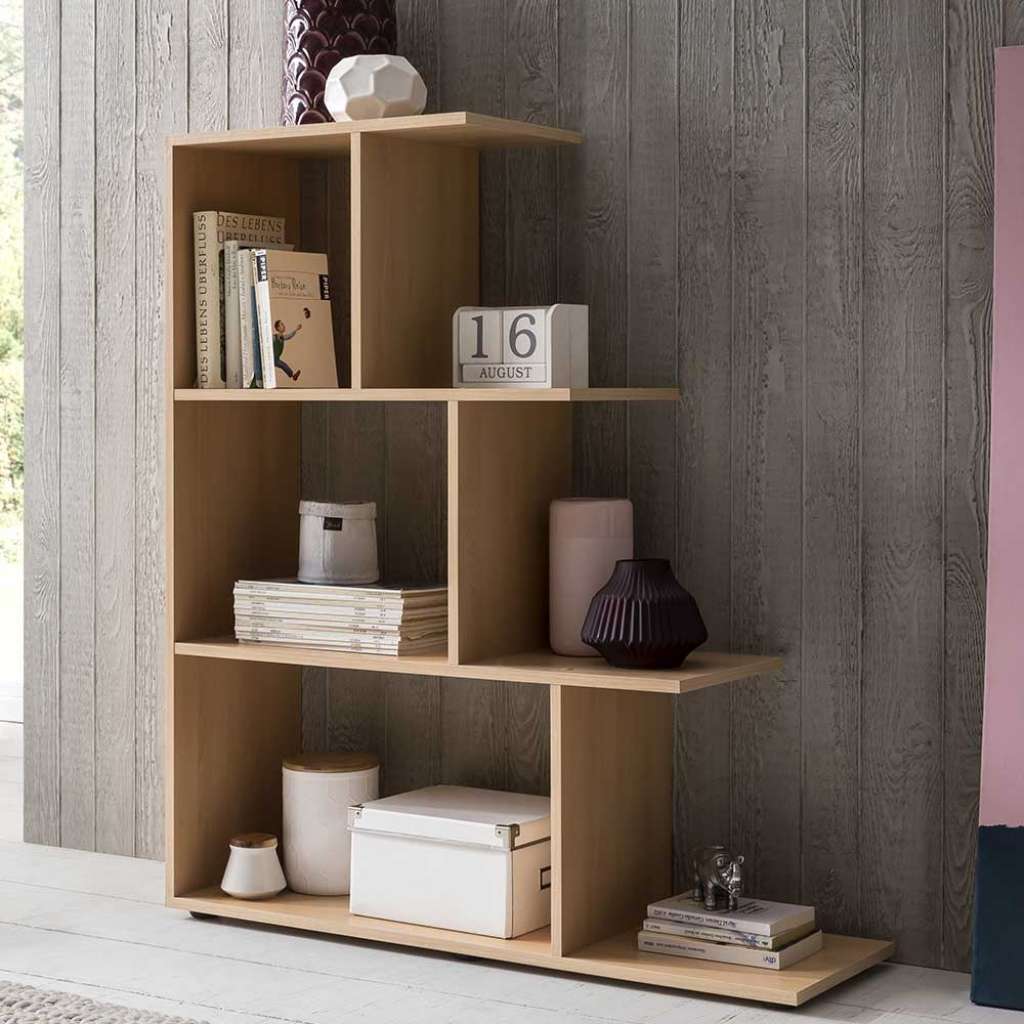 Bücherregal in Buchefarben Treppen Optik