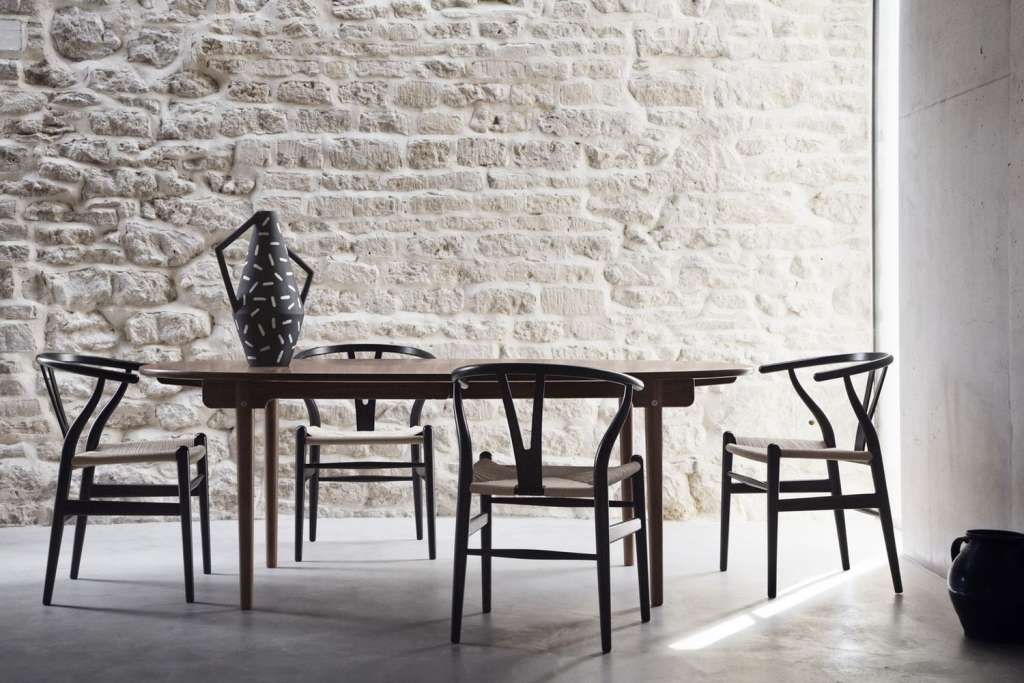 Carl Hansen - CH338 Esstisch - walnut, oiled - indoor