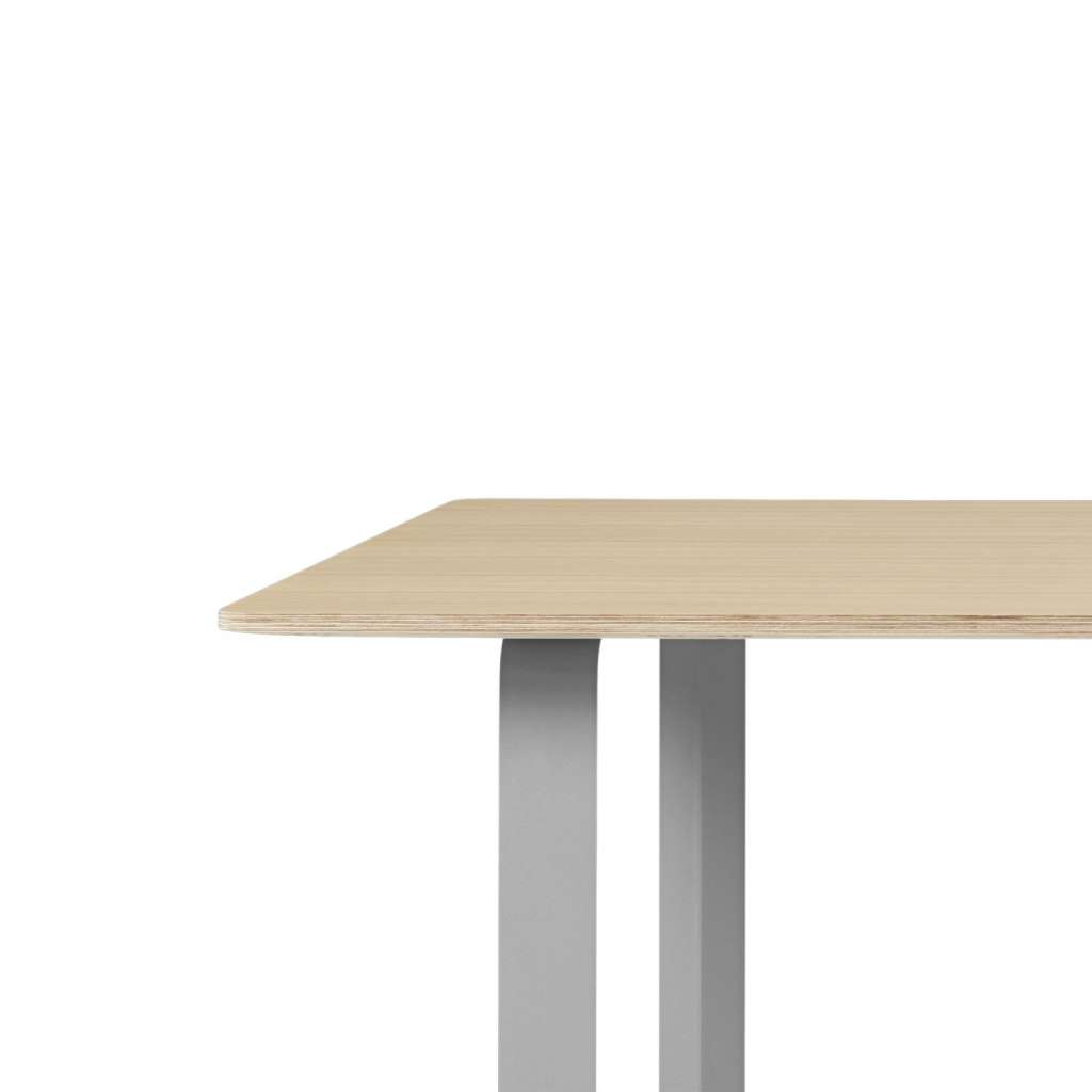 Muuto - 70/70 Tisch S - Platte Eiche, Gestell grau - indoor