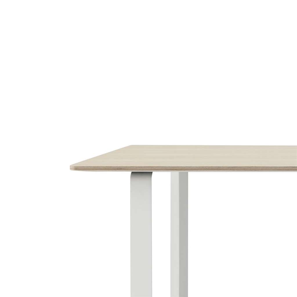 Muuto - 70/70 Tisch XL - Platte Eiche, Gestell weiß - indoor