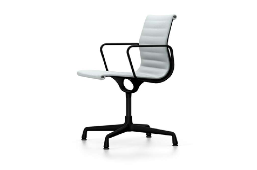 Vitra - Aluminium Chair - EA 104 - 81 eisblau elfenbein - indoor