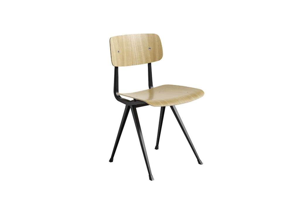 HAY - Result Stuhl - Eiche klar lackiert - Gestell schwarz mit Filzgleitern - indoor