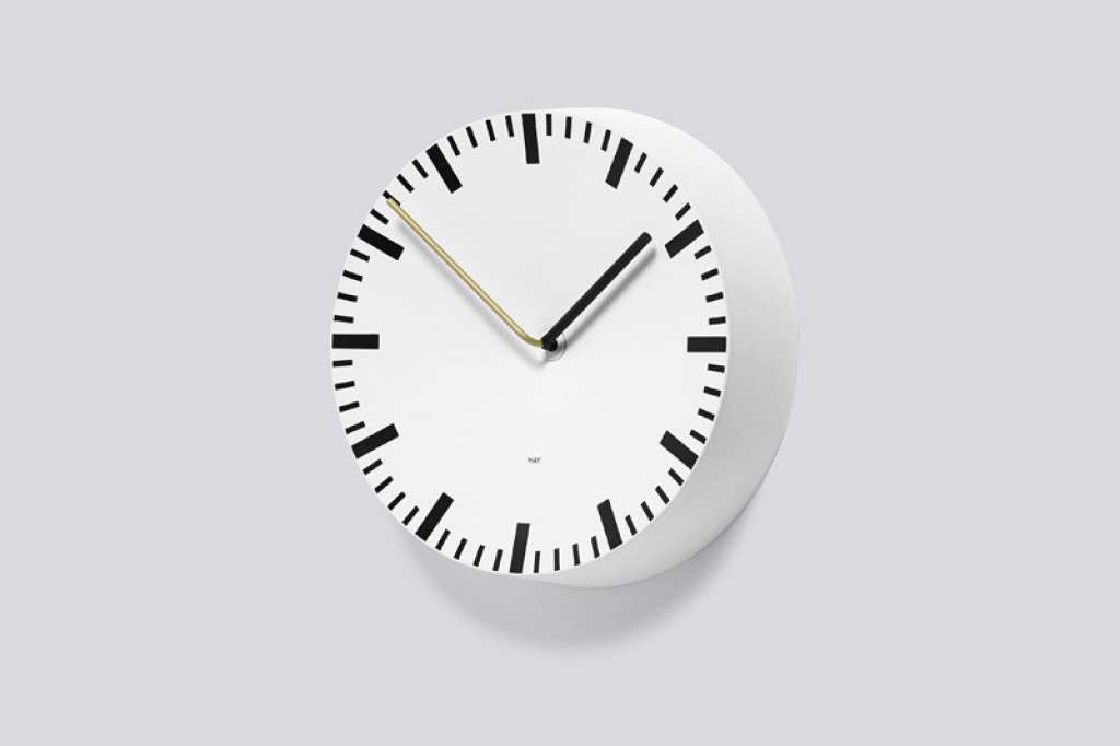 HAY - Analog Wanduhr - weiß - indoor