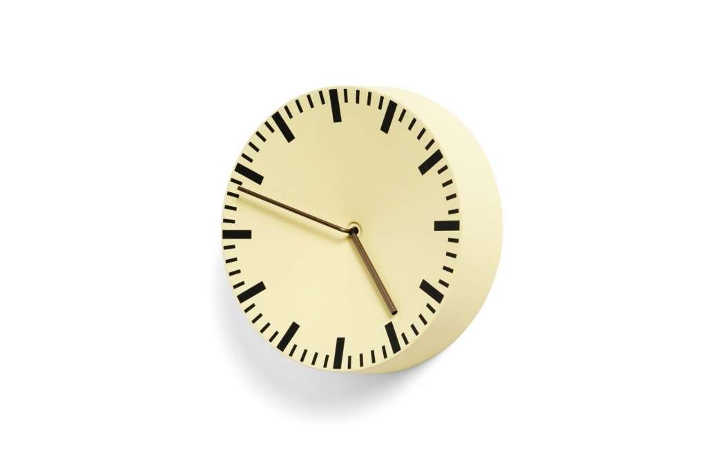 HAY - Analog Wanduhr - gelb - indoor